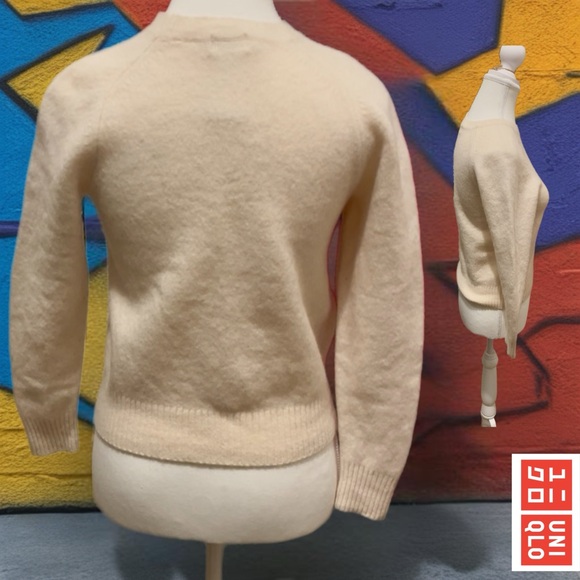 Uniqlo Wool Women's Soft Cream Crew Neck Sweater - Picture 4 of 9